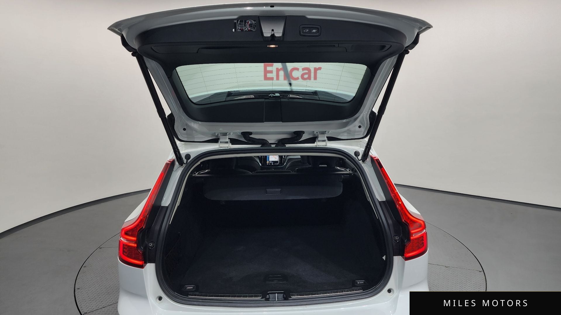 Volvo V60 크로스컨트리 2021 — миниатюра 19