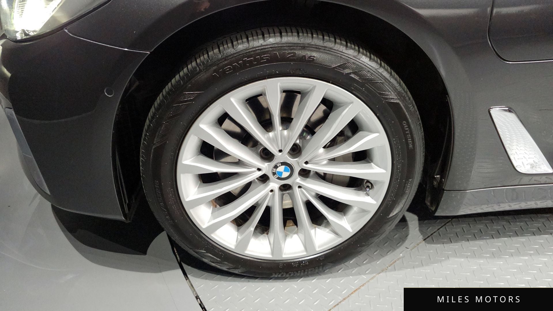 BMW 5 Series (G30) 2021 — миниатюра 5