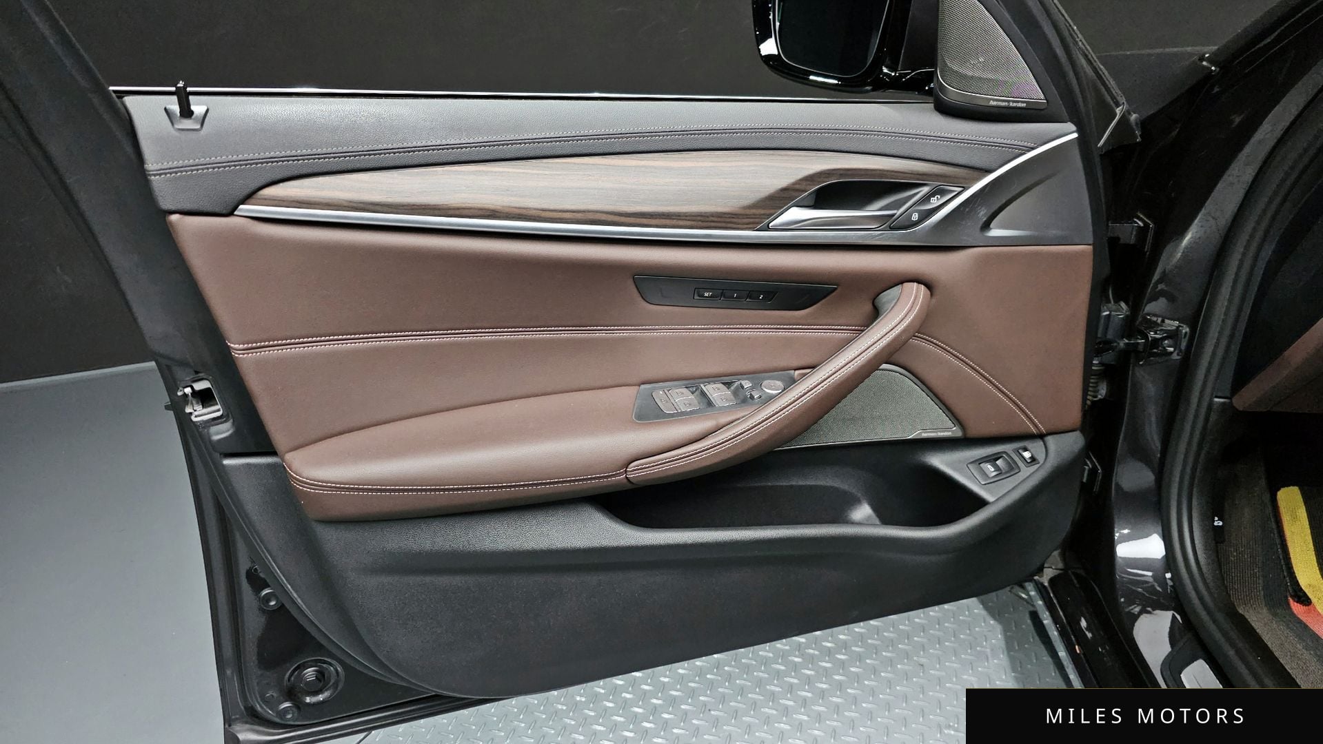 BMW 5 Series (G30) 2021 — миниатюра 14