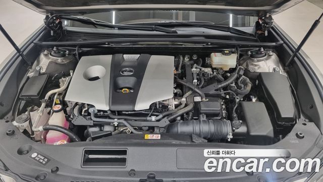 Лексус ES300h 2021 — миниатюра 6