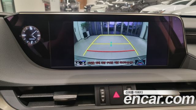 Лексус ES300h 2021 — миниатюра 17