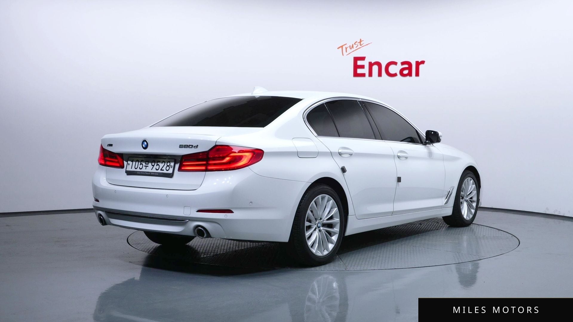 BMW 5 Series (G30) 2020 — миниатюра 2