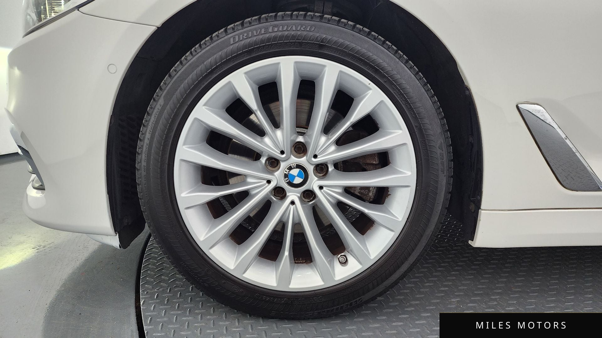 BMW 5 Series (G30) 2020 — миниатюра 5