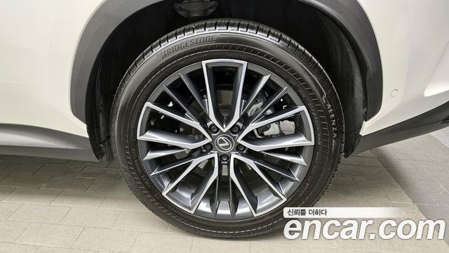 Лексус NX350h 2025 — миниатюра 7