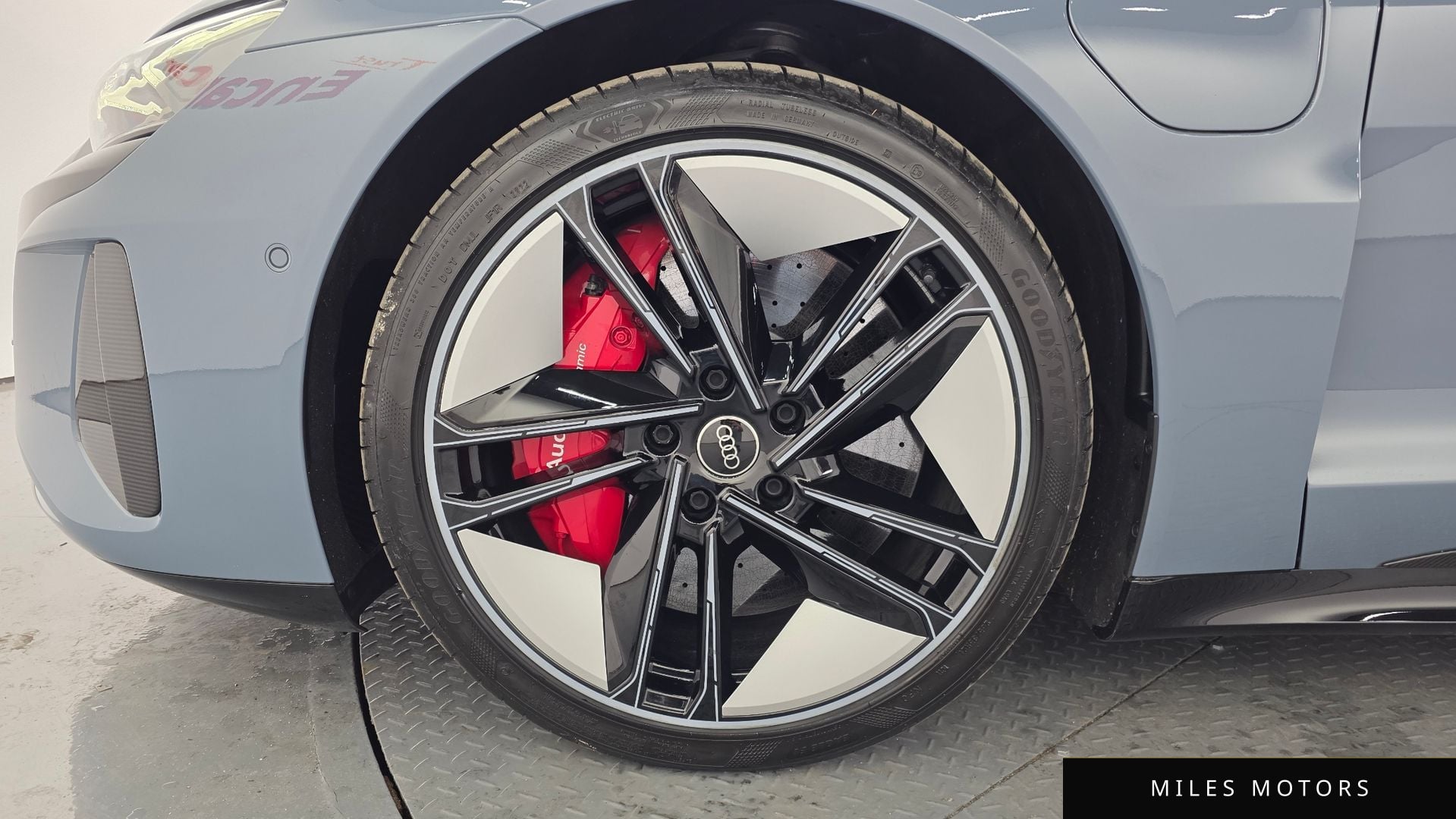 Audi RS e-tron GT 2023 — миниатюра 5