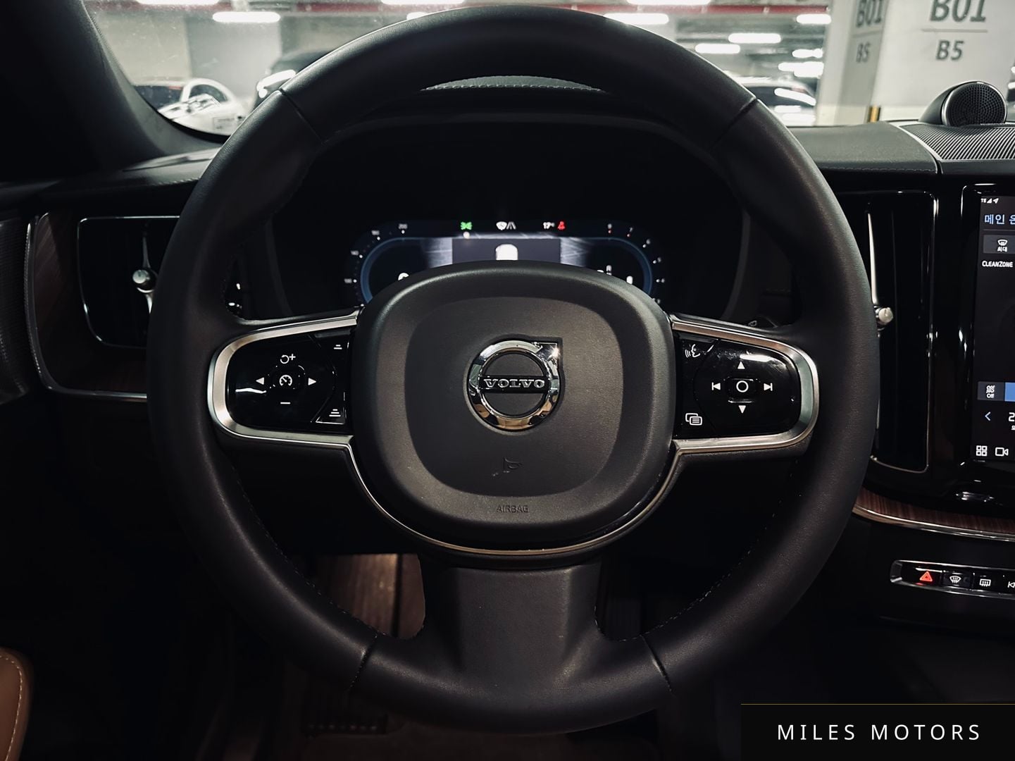 Volvo XC60 2023 — миниатюра 12