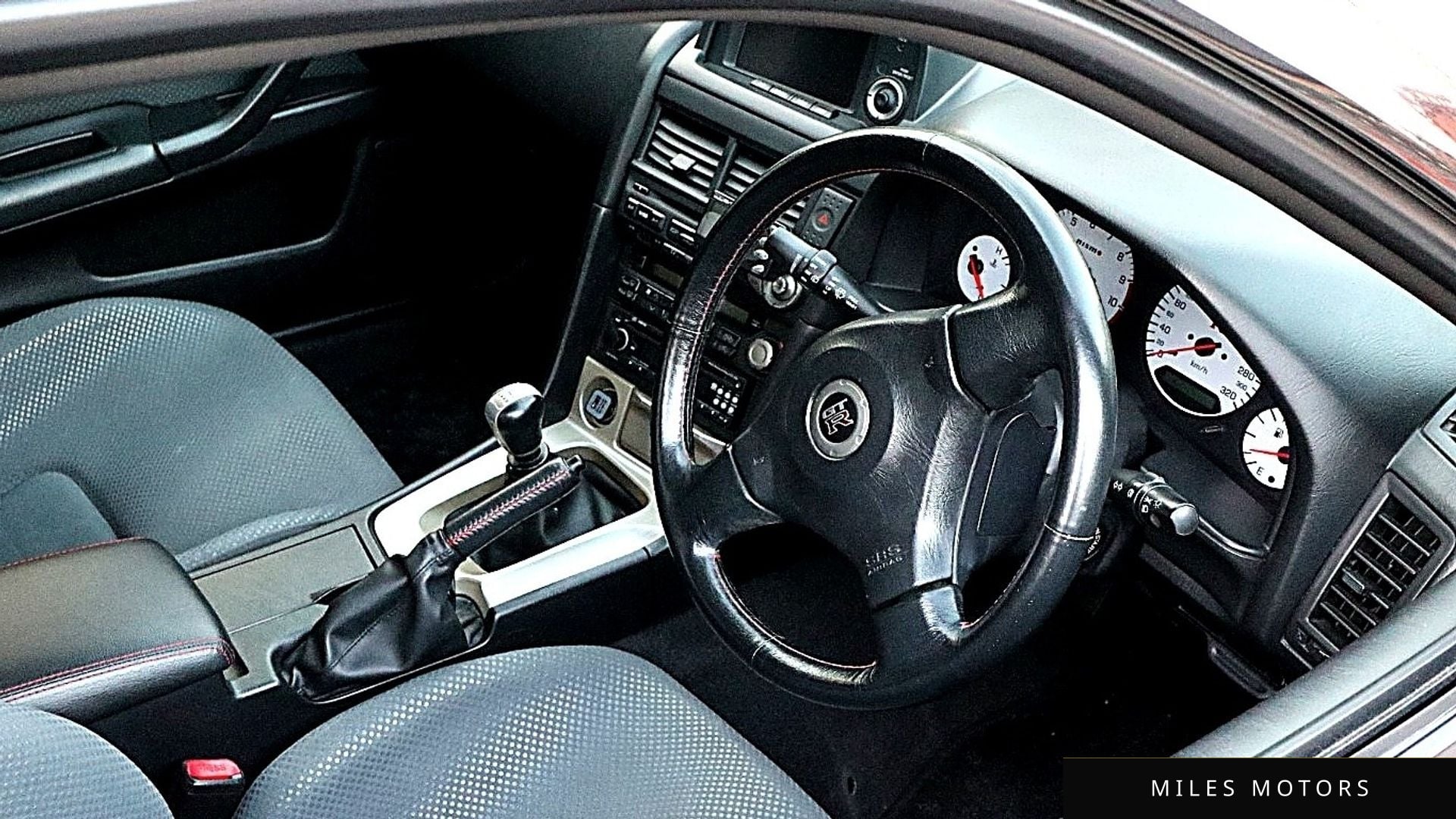 Nissan Skyline 1995 — миниатюра 8