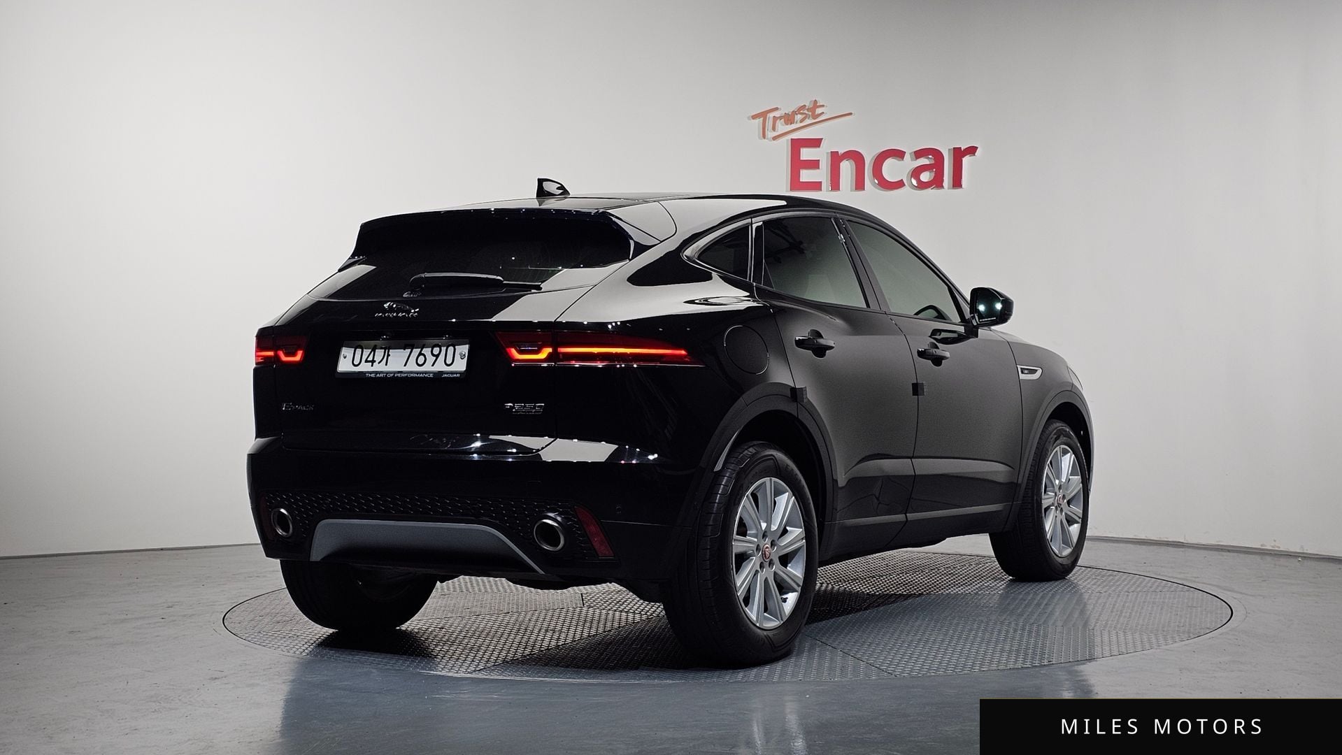 Jaguar E-PACE 2018 — миниатюра 2