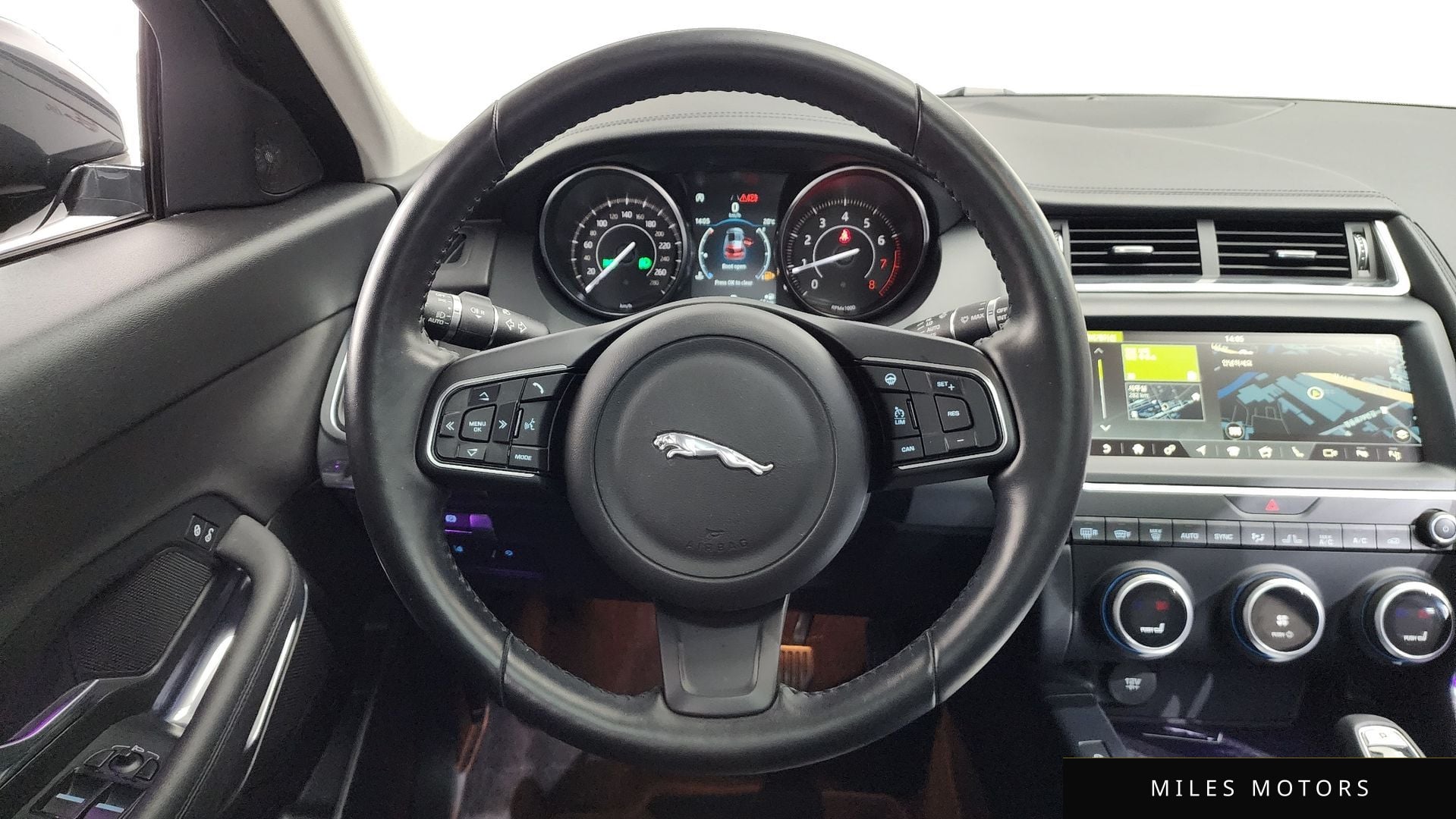 Jaguar E-PACE 2018 — миниатюра 12