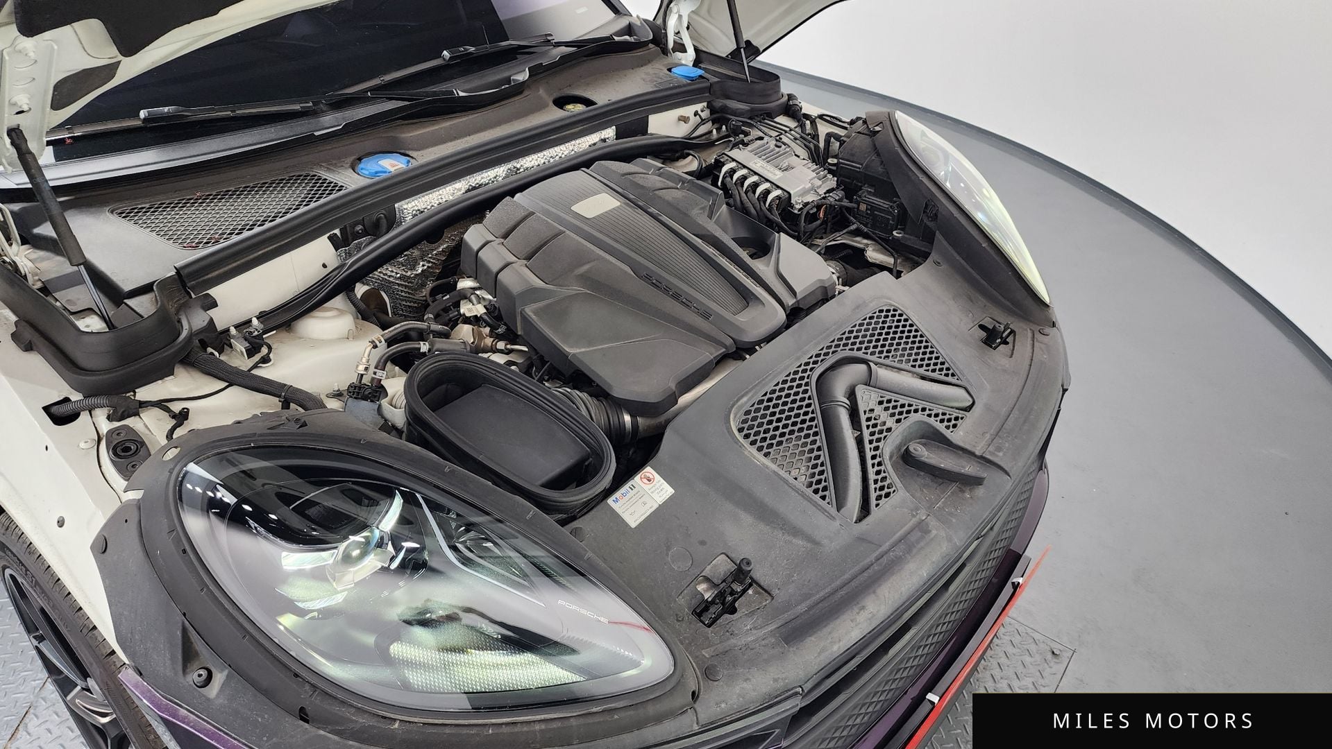 Porsche Macan 2020 — миниатюра 6