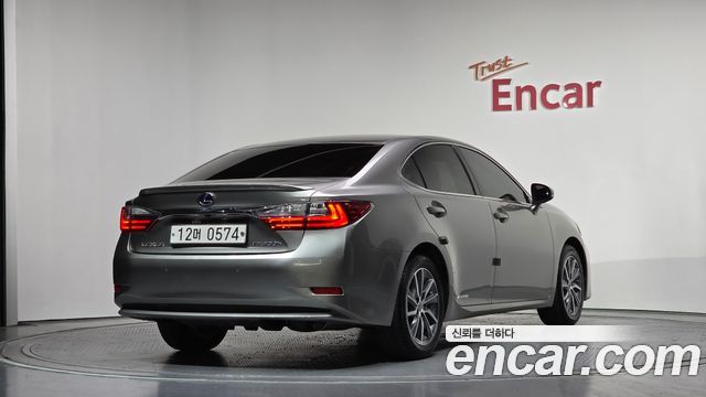 Лексус ES300h 2016 — миниатюра 2