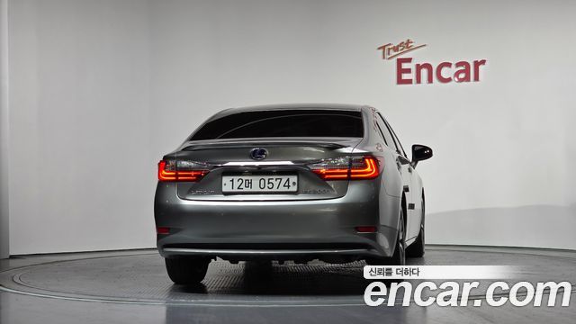 Лексус ES300h 2016 — миниатюра 4