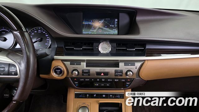 Лексус ES300h 2016 — миниатюра 14
