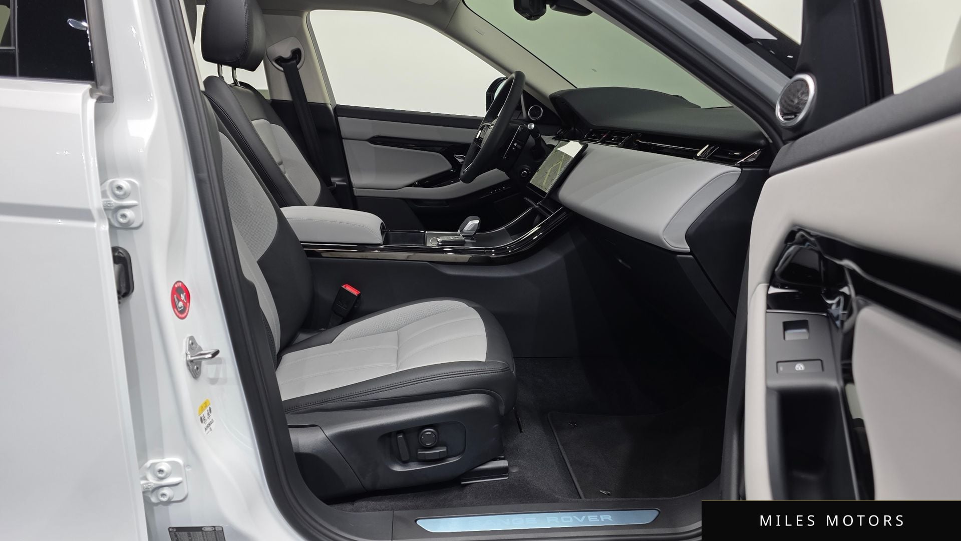 Land Rover Range Rover Evoque 2025 — миниатюра 3