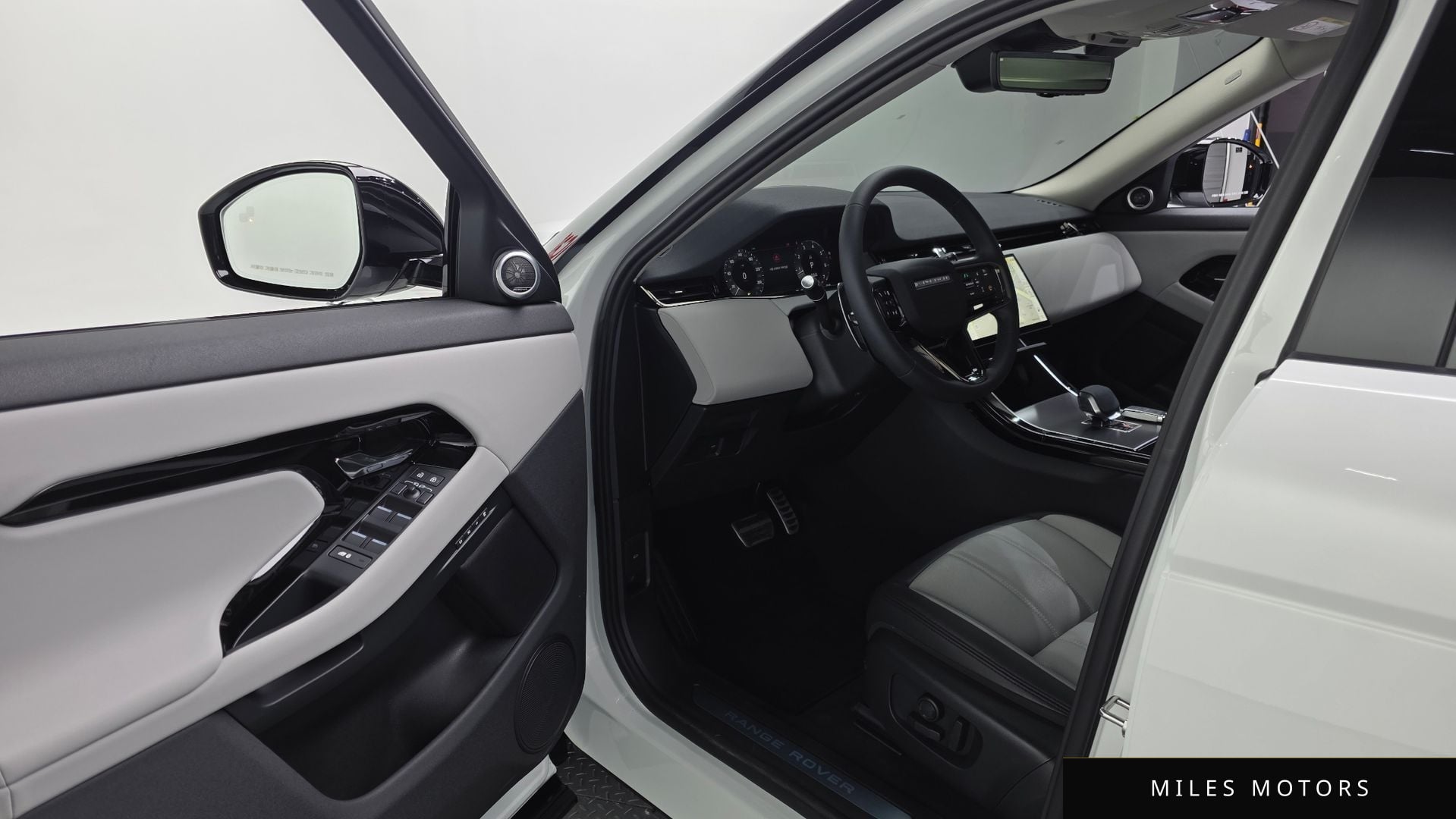 Land Rover Range Rover Evoque 2025 — миниатюра 11
