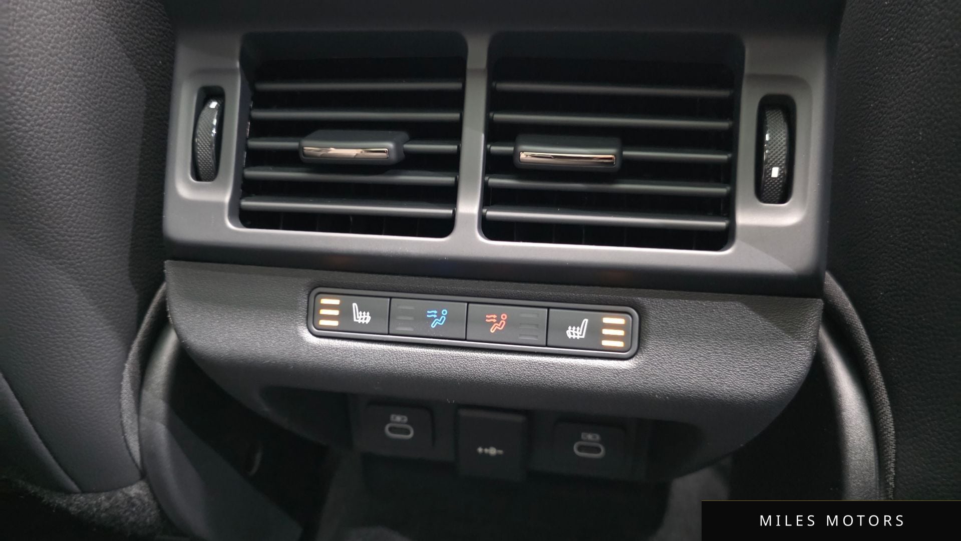 Land Rover Range Rover Evoque 2025 — миниатюра 17