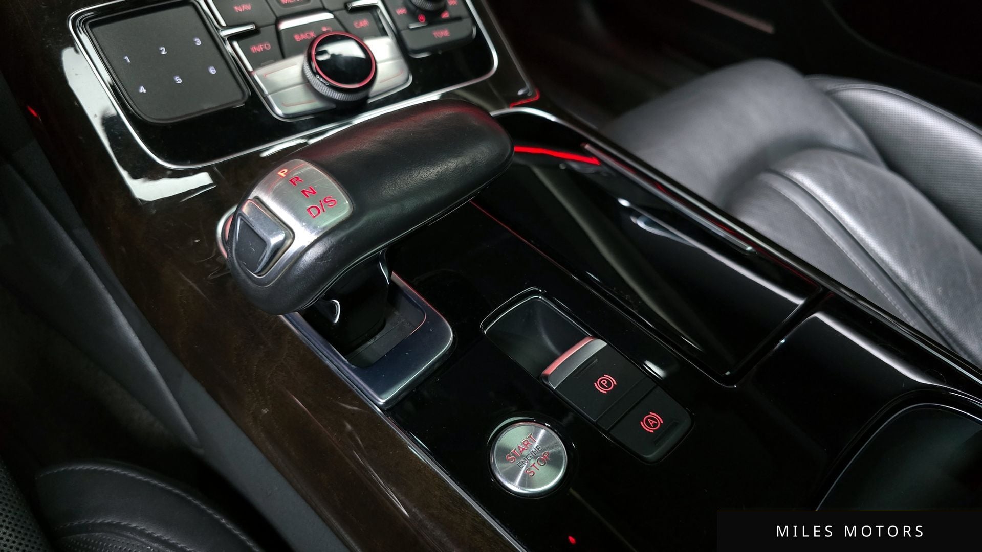 Audi A8 2015 — миниатюра 9