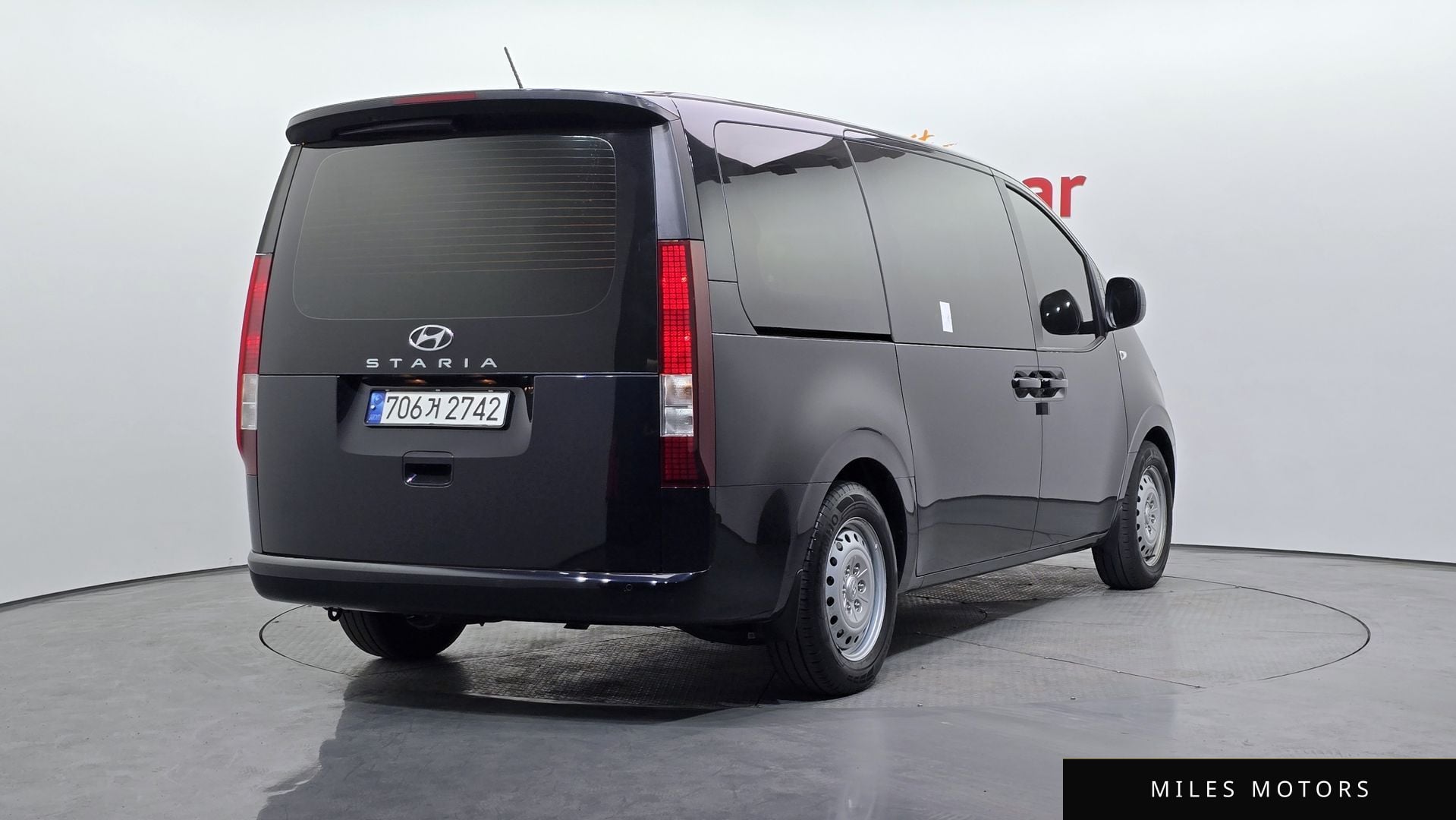 Hyundai Staria 2023 — миниатюра 2