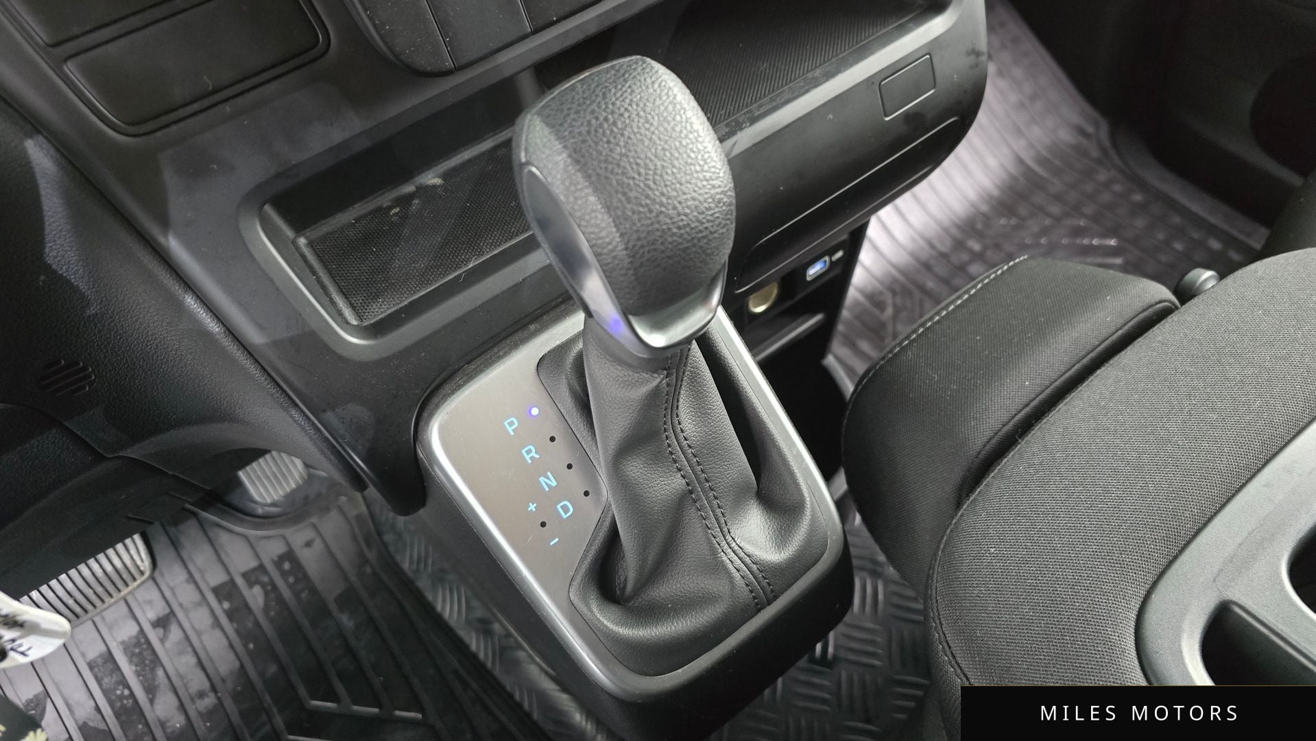 Hyundai Staria 2023 — миниатюра 9