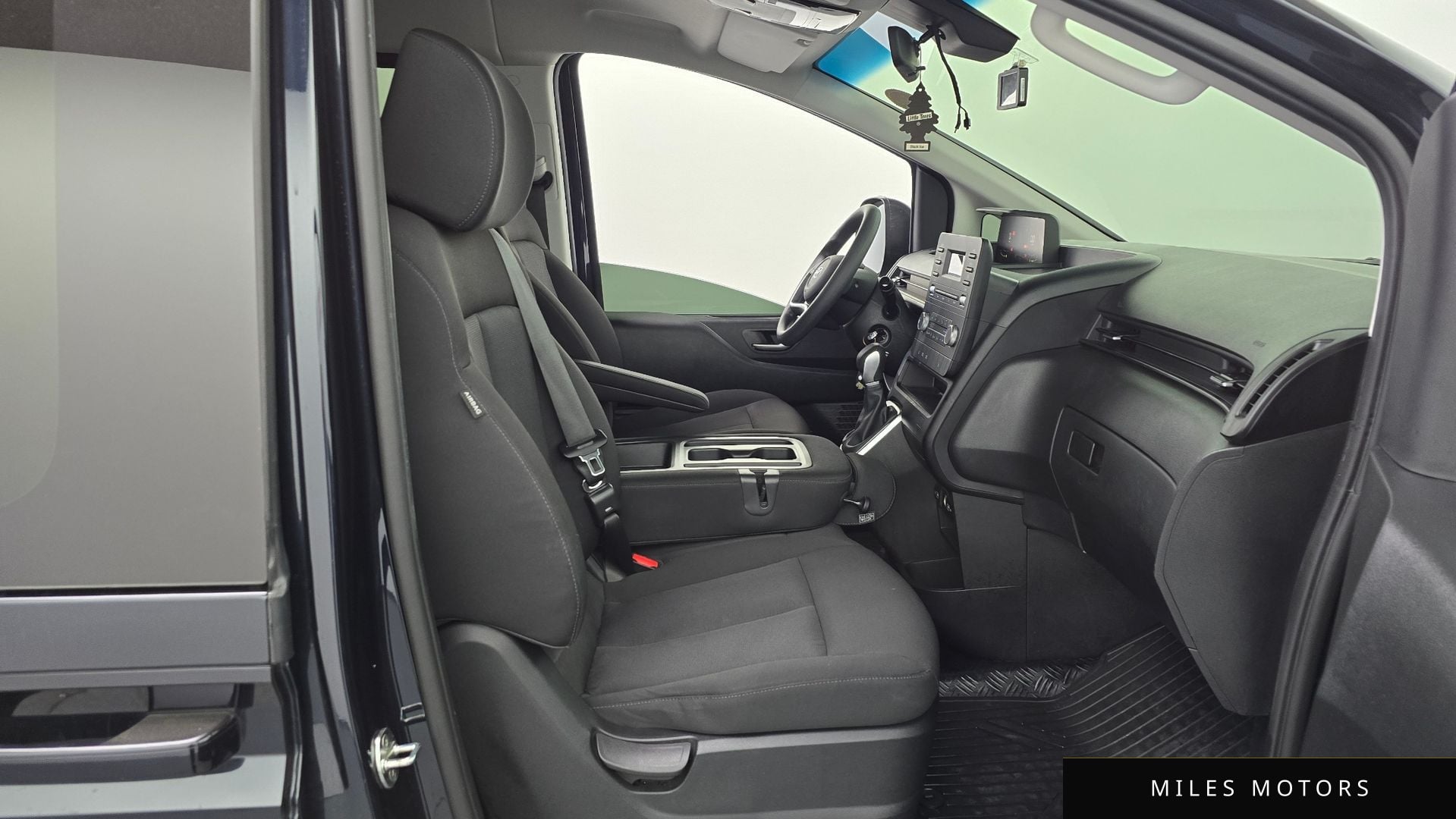 Hyundai Staria 2023 — миниатюра 11