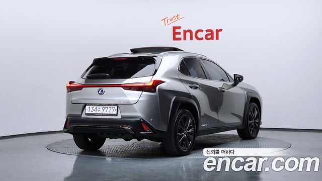 Лексус UX250h 2021 — миниатюра 2