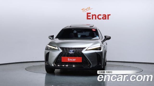 Лексус UX250h 2021 — миниатюра 3