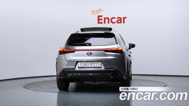 Лексус UX250h 2021 — миниатюра 4