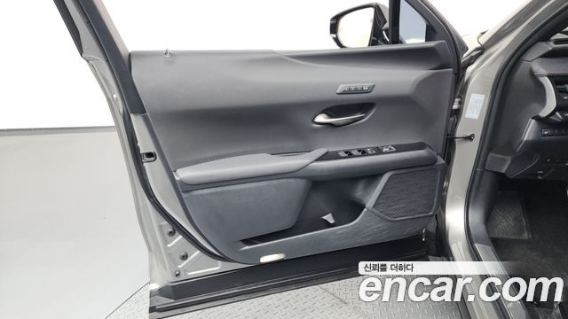 Лексус UX250h 2021 — миниатюра 14
