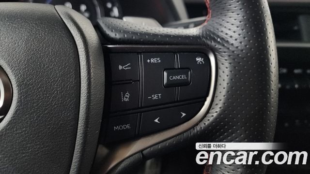Лексус UX250h 2021 — миниатюра 36