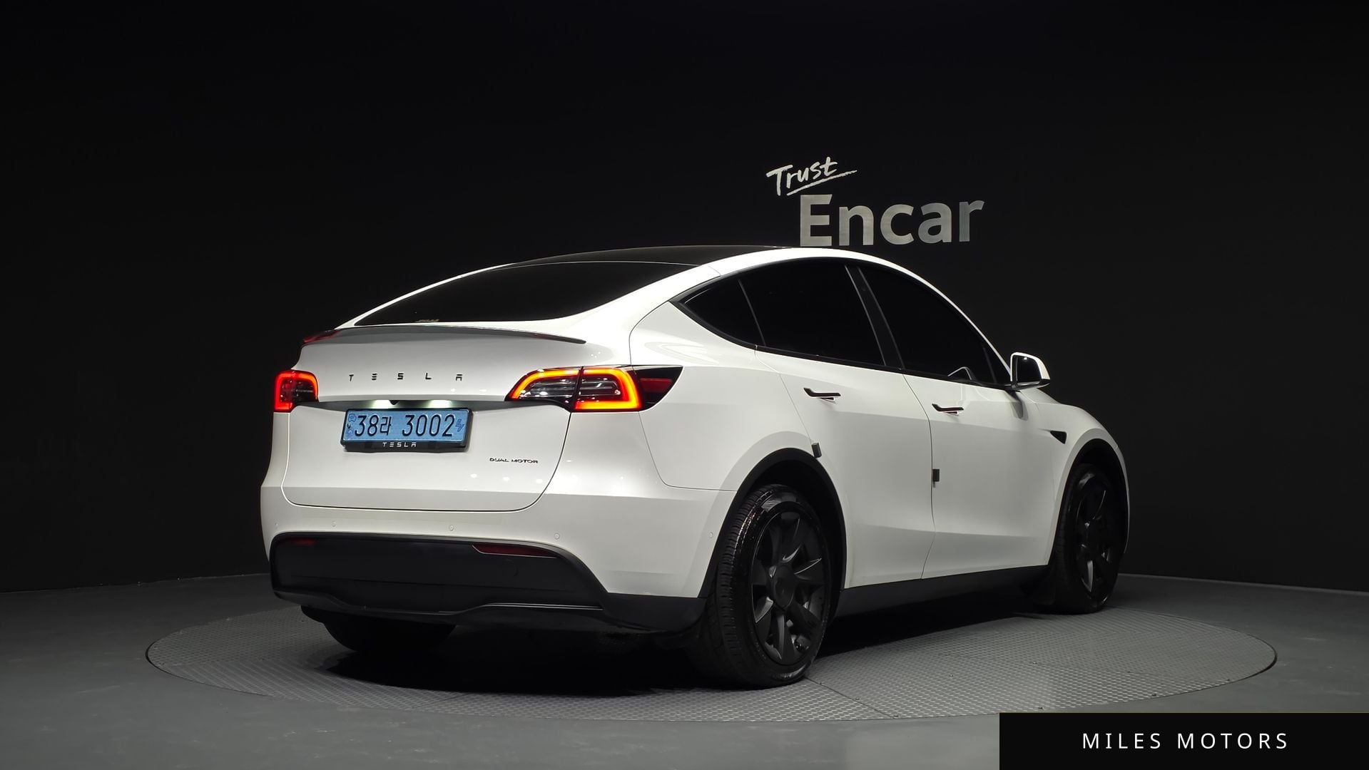 Tesla Model Y 2022 — миниатюра 2
