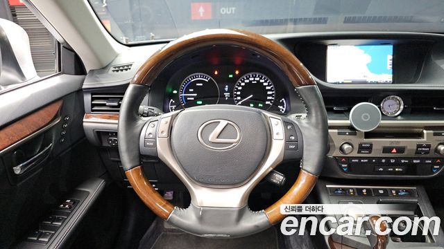 Лексус ES300h 2014 — миниатюра 13