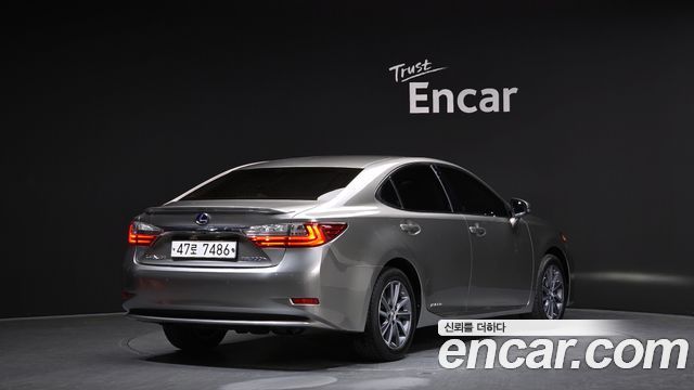 Лексус ES300h 2017 — миниатюра 2