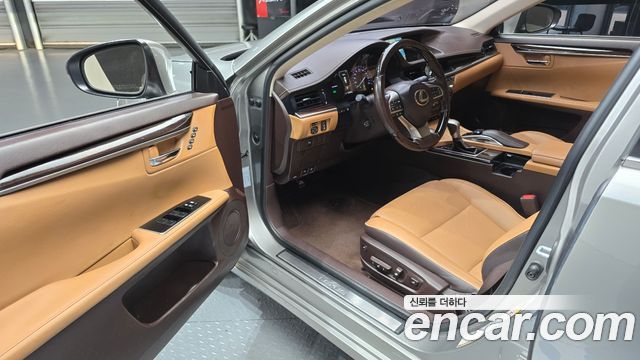Лексус ES300h 2017 — миниатюра 10