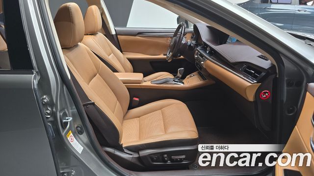Лексус ES300h 2017 — миниатюра 11
