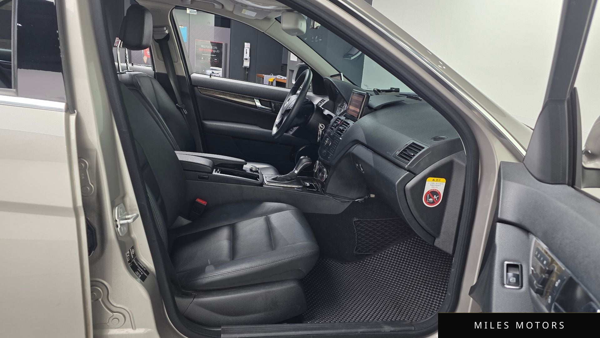 Mercedes-Benz C-Class W204 2009 — миниатюра 11