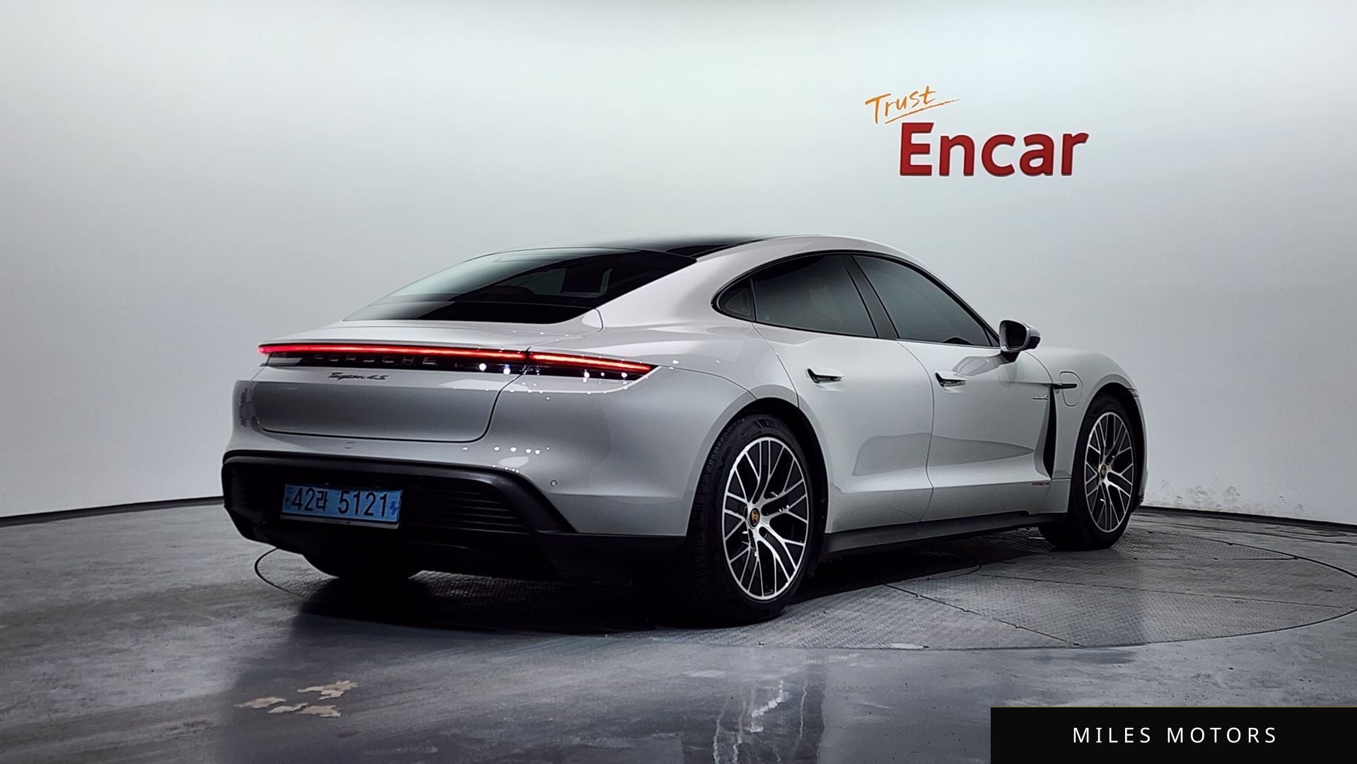 Porsche Taycan 2021 — миниатюра 2