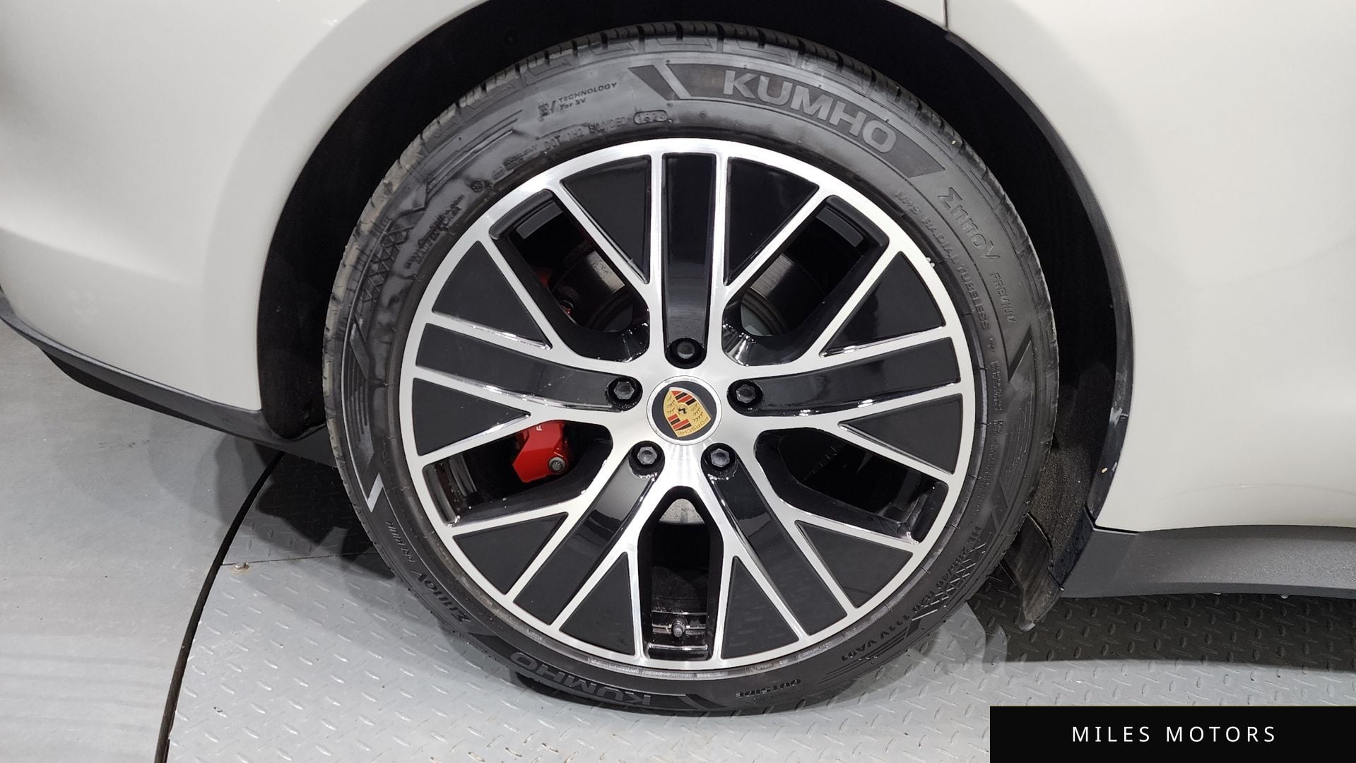 Porsche Taycan 2021 — миниатюра 5