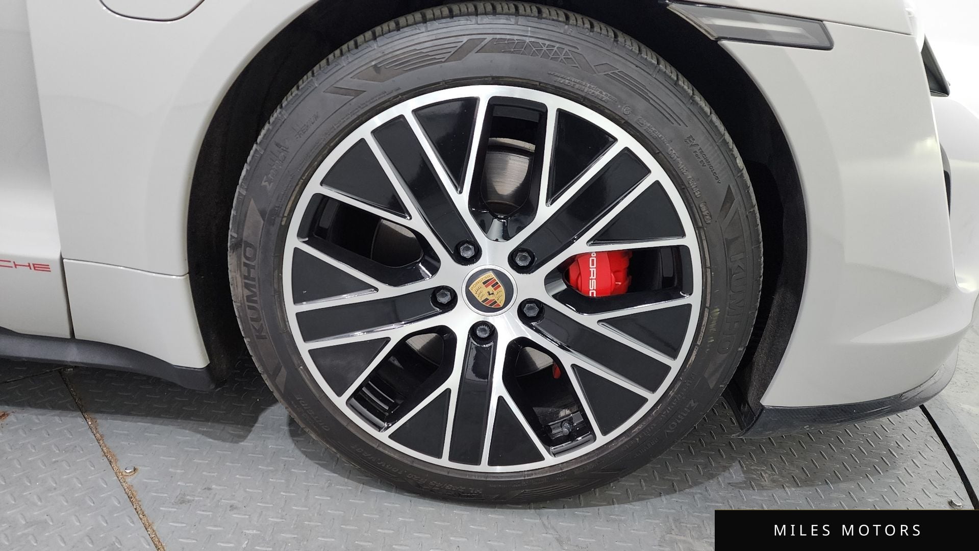 Porsche Taycan 2021 — миниатюра 7