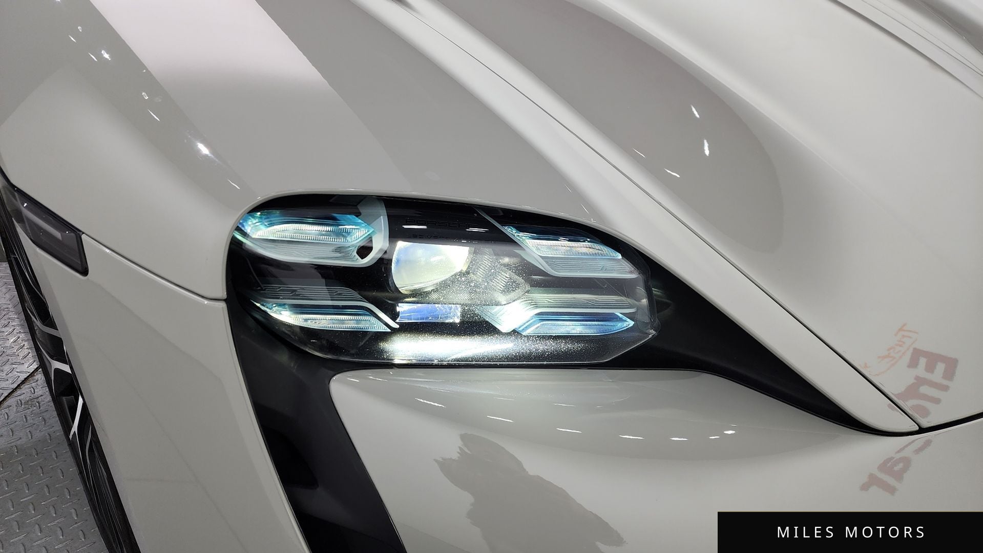 Porsche Taycan 2021 — миниатюра 8