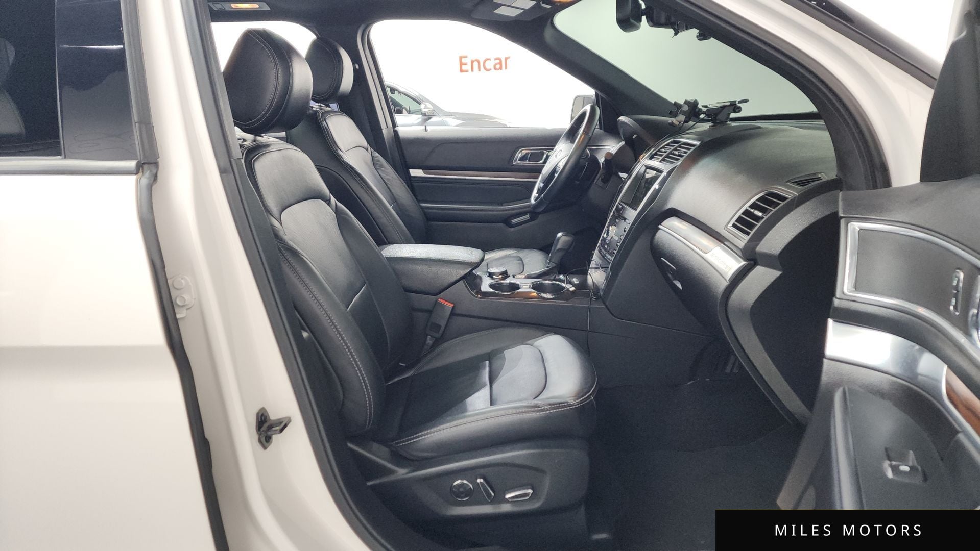 Ford Explorer 2017 — миниатюра 17