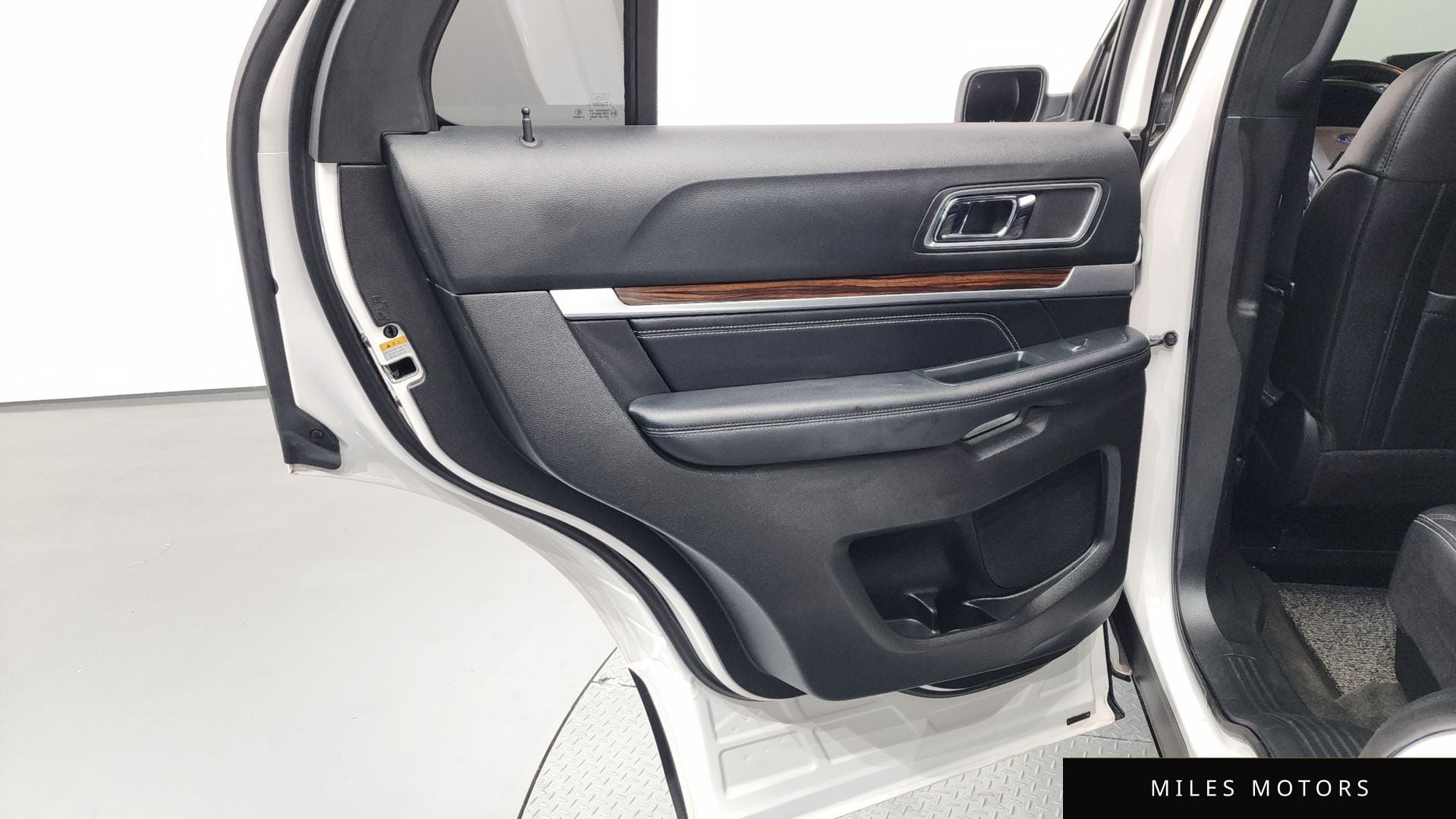 Ford Explorer 2017 — миниатюра 15