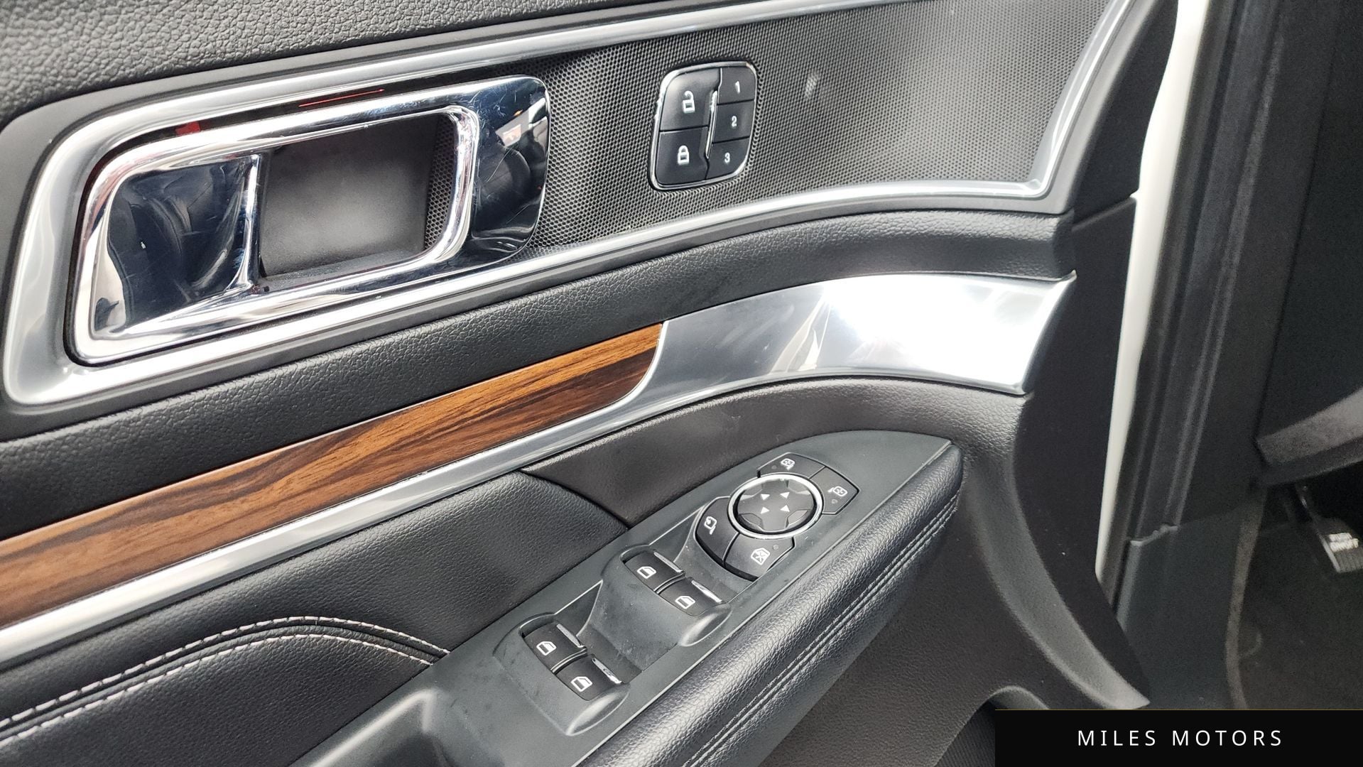 Ford Explorer 2017 — миниатюра 37