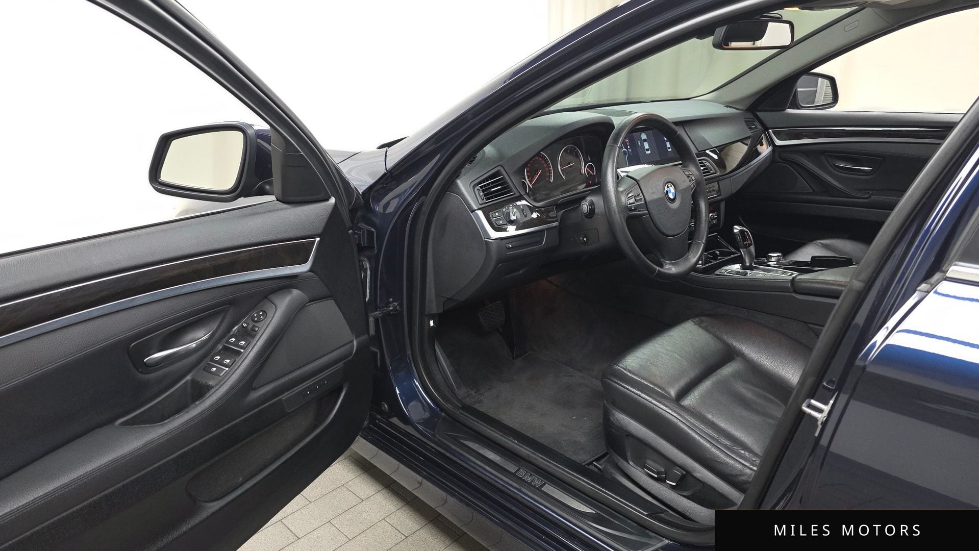 BMW 5 Series (F10) 2012 — миниатюра 10