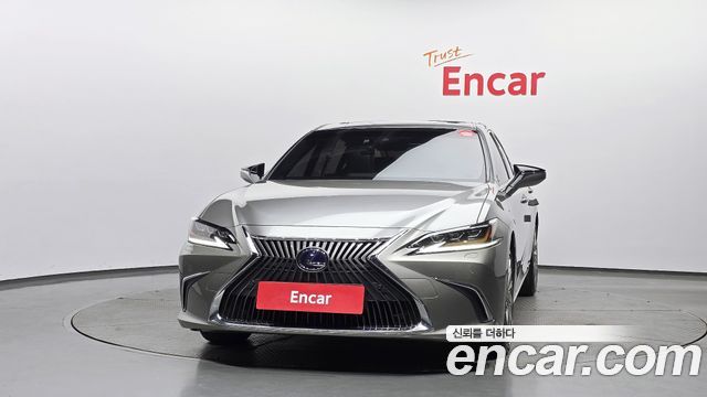 Лексус ES300h 2019 — миниатюра 3