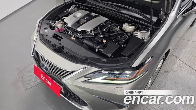 Лексус ES300h 2019 — миниатюра 6