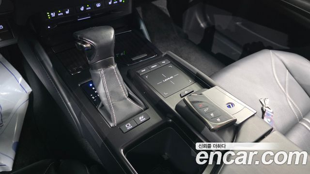 Лексус ES300h 2019 — миниатюра 12