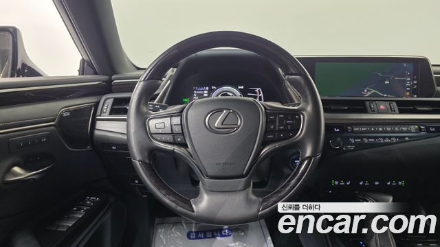 Лексус ES300h 2019 — миниатюра 22