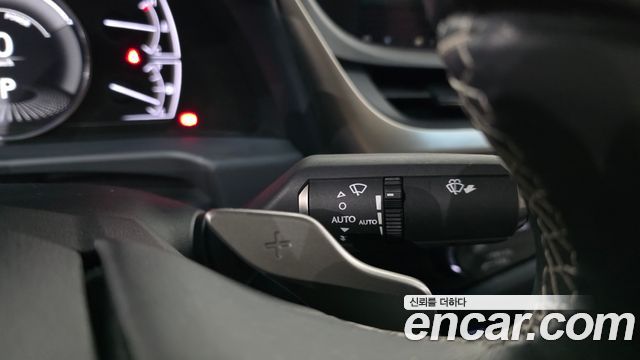 Лексус ES300h 2019 — миниатюра 29