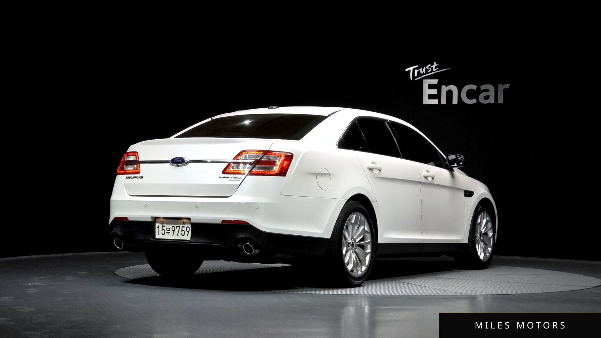 Ford Taurus 2015 — миниатюра 2