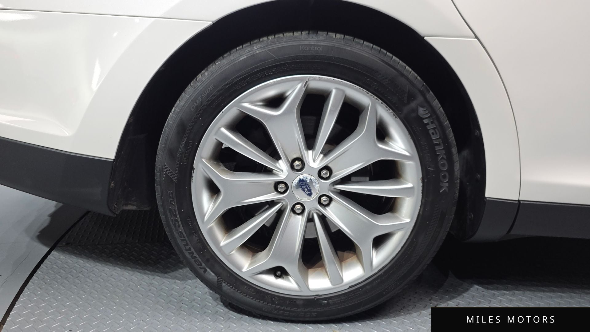 Ford Taurus 2015 — миниатюра 5